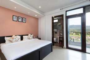 Tulip 3BHK by Wabi Sabi Stays with Private Balcony